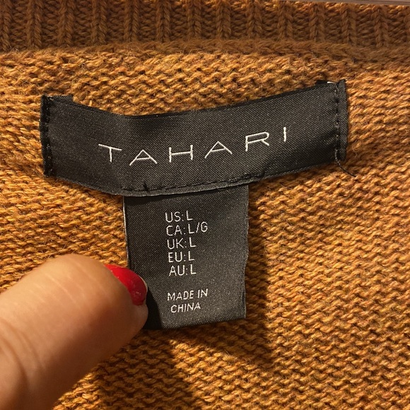 Tahari Tunic V-Neck Hi-Lo Sweater with Beautiful Tortoiseshell Button Accents - Picture 4 of 9